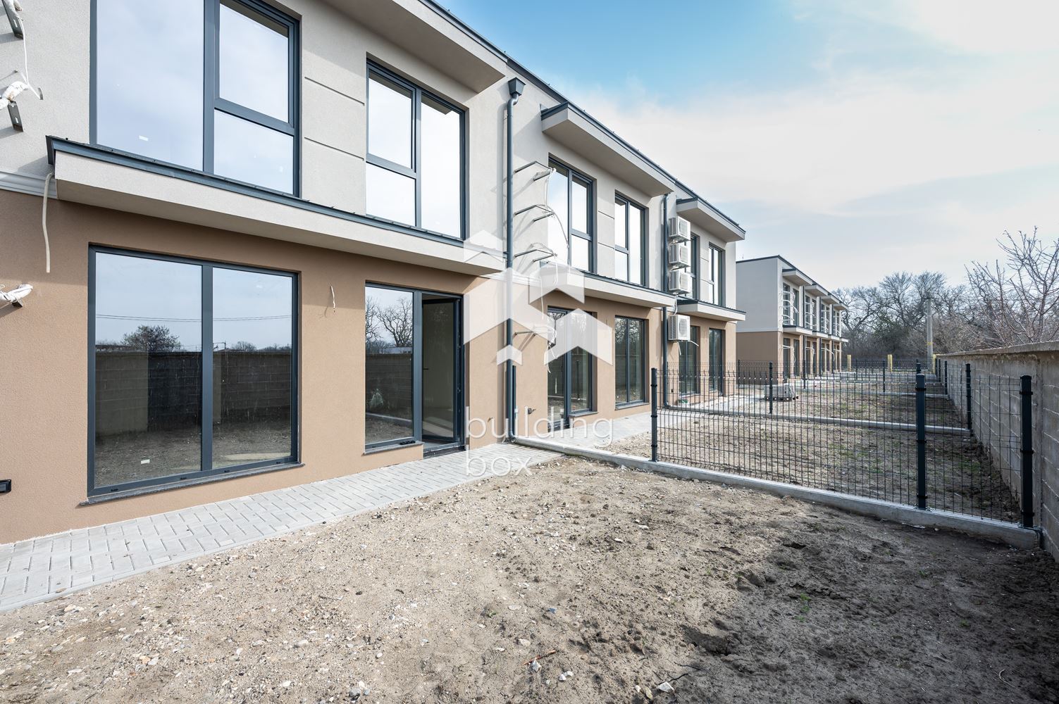 Редова къща с. Маноле - 0