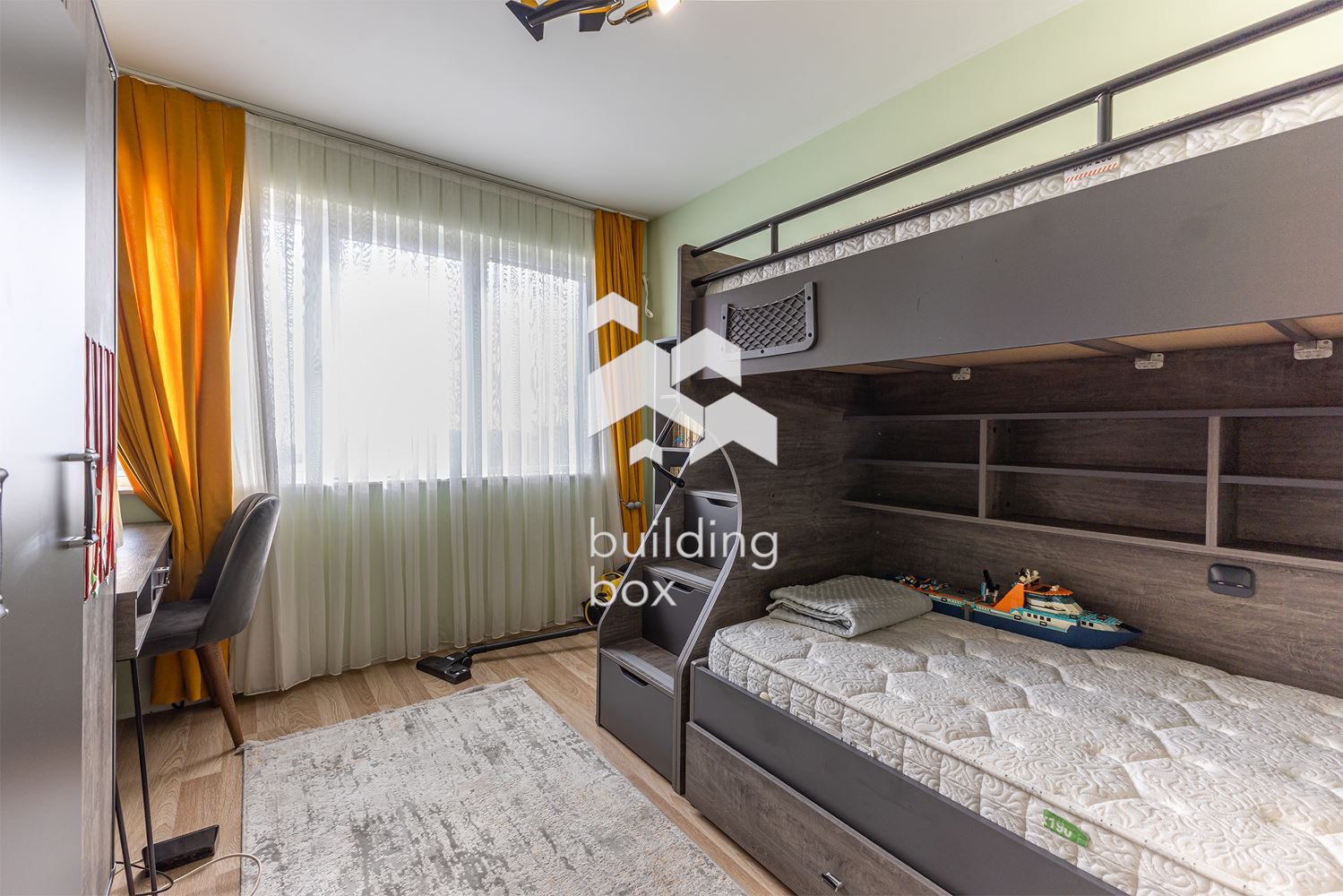 Тристаен апартамент с паркомясто - 0