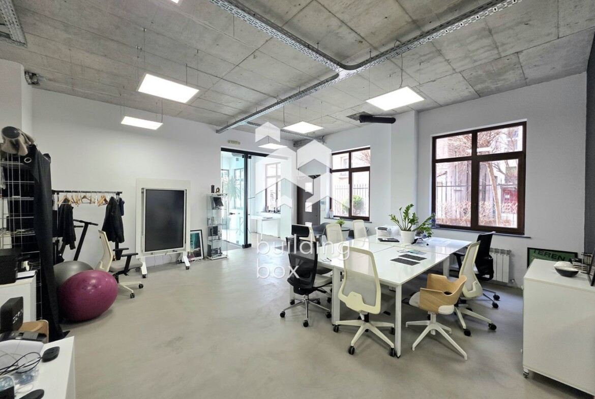 Офис със склад и паркомясто в идеален център – кв. Яворов - 0