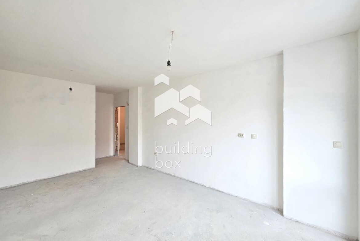 Тристаен апартамент - кв. Оборище - 0