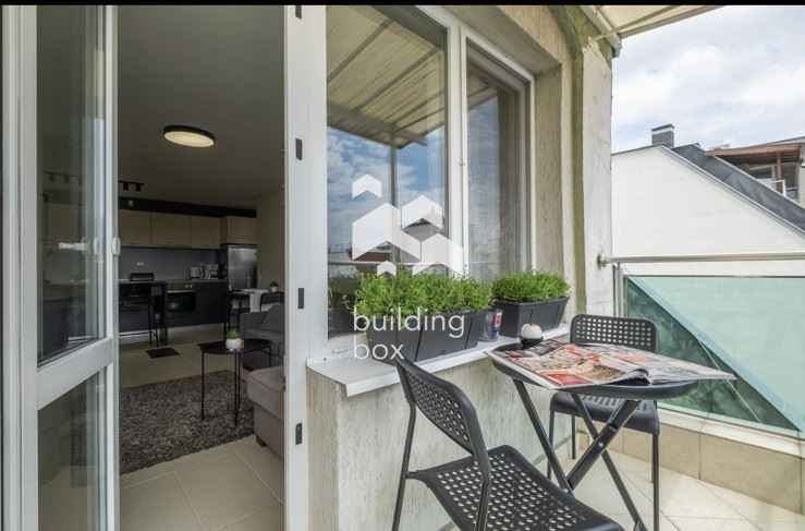 Уютен и светъл тристаен апартамент в Центъра - 0