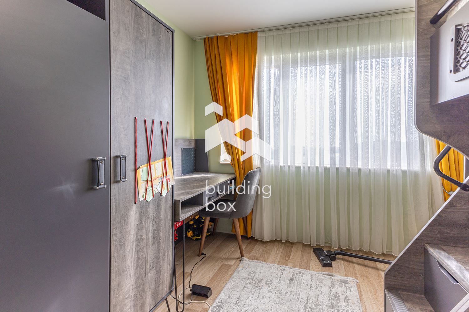 Тристаен апартамент с паркомясто - 0