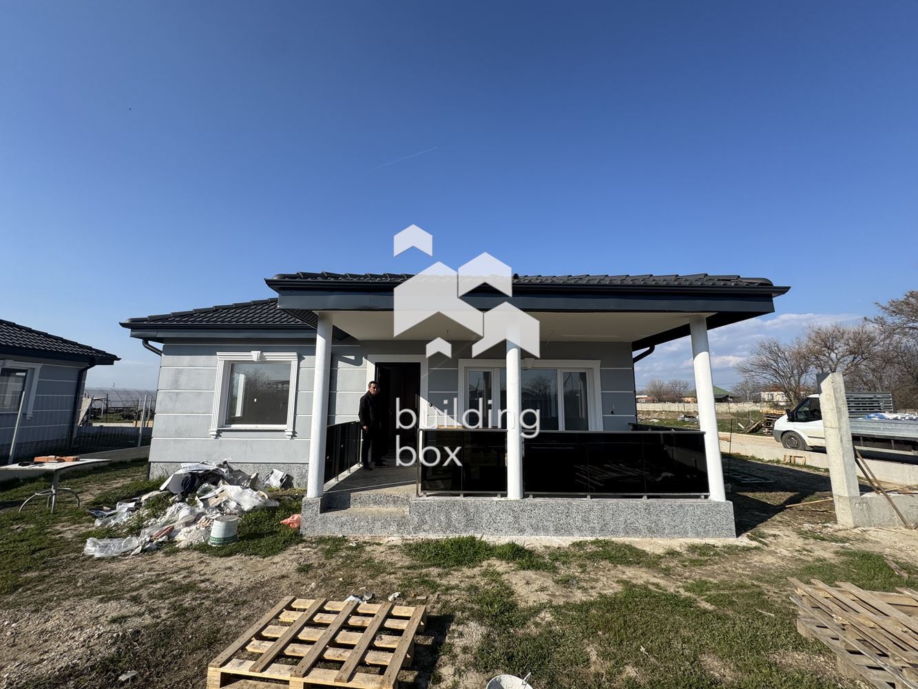 Самостоятелна къща в село Маноле