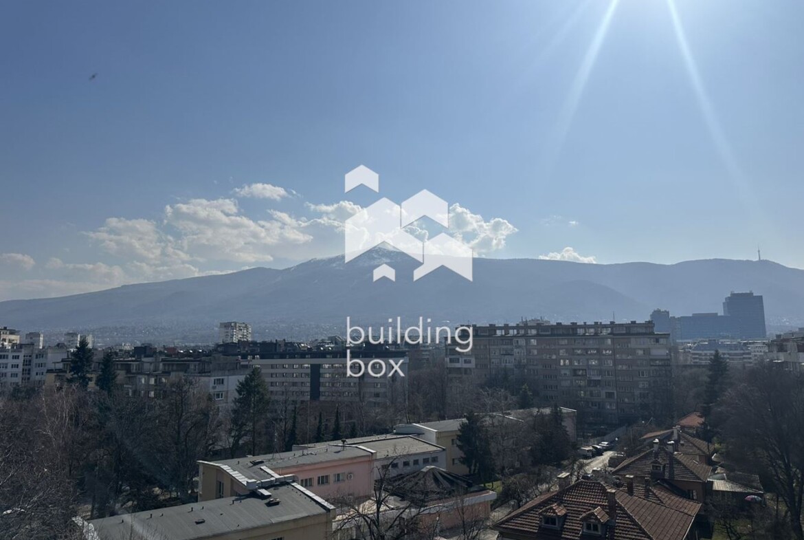 Светъл тристаен апартамент - 0