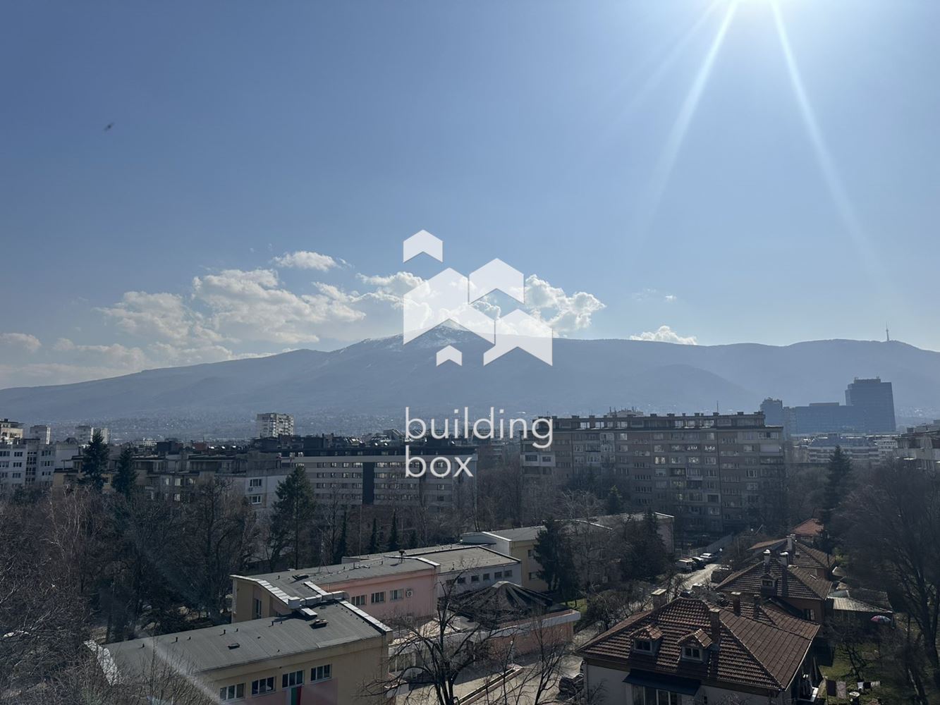 Светъл тристаен апартамент - 0