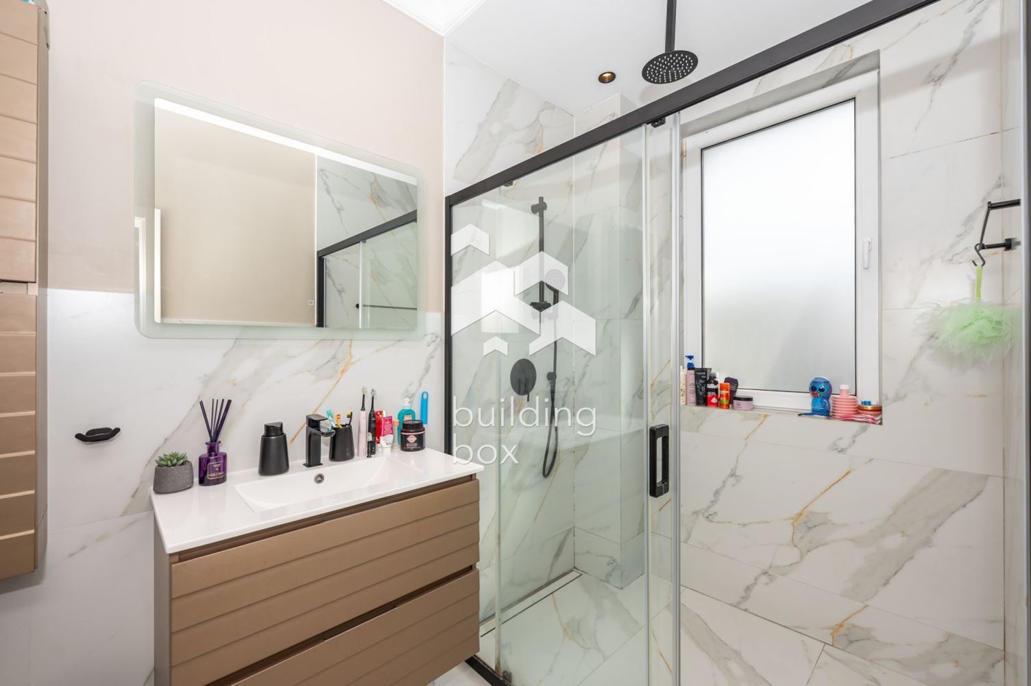 Триетажна луксозна къща в град Пловдив, кв. Остромила - 0