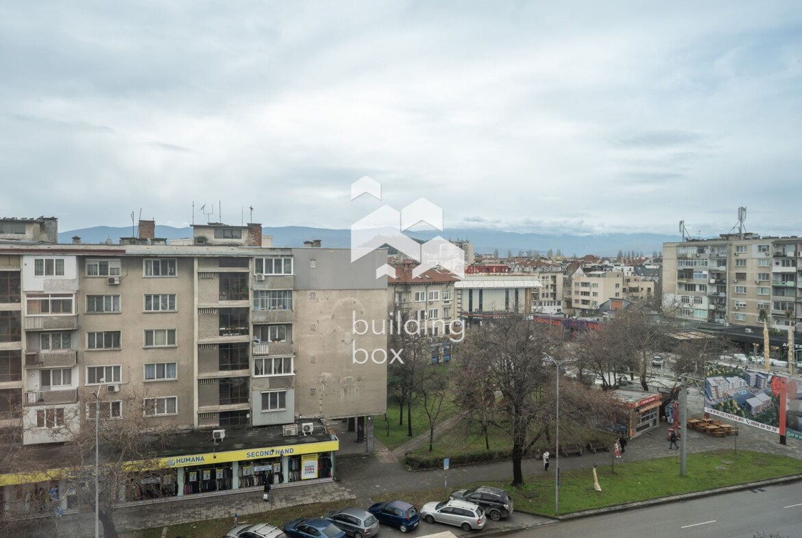 Тристаен апартамент срещу казино Риц - гр. Пловдив - 0