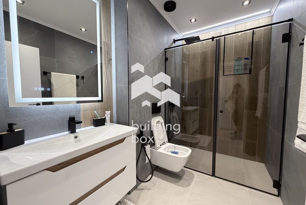 Тристаен луксозен апартамент под наем - к-с Роял Гардън - 0