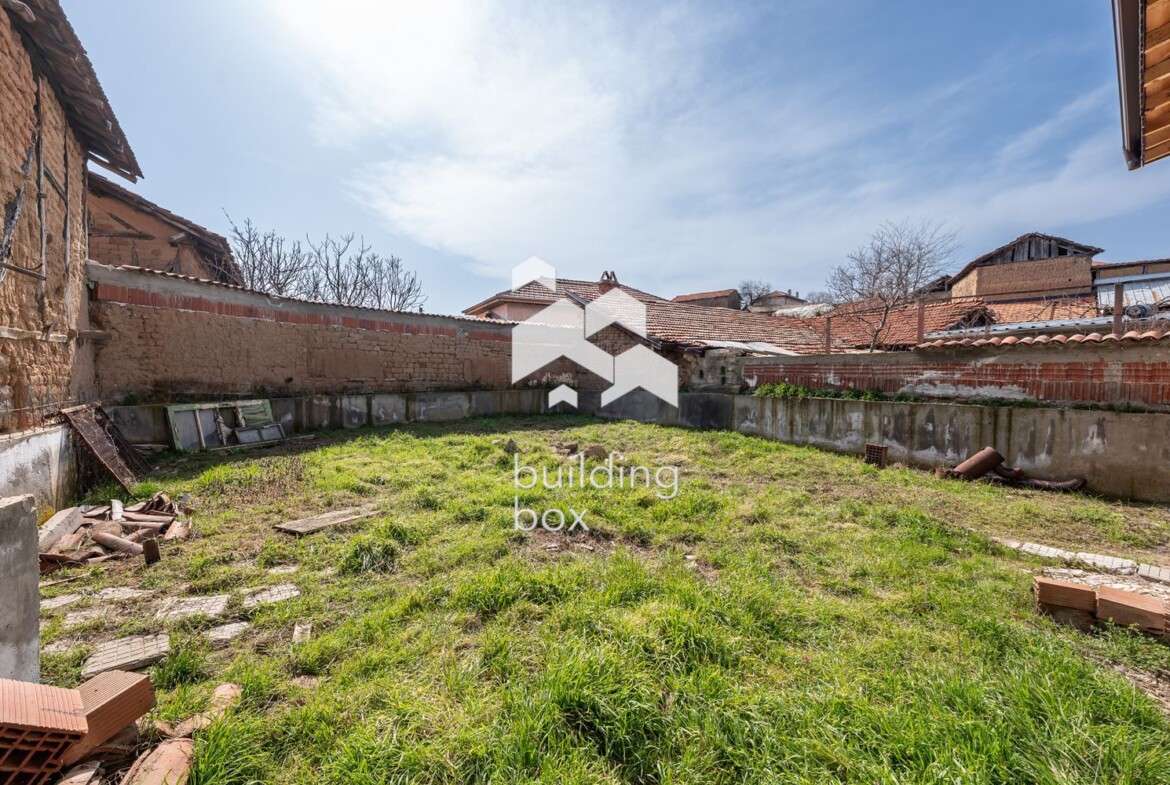 Еднофамилна къща в с. Старосел - 0