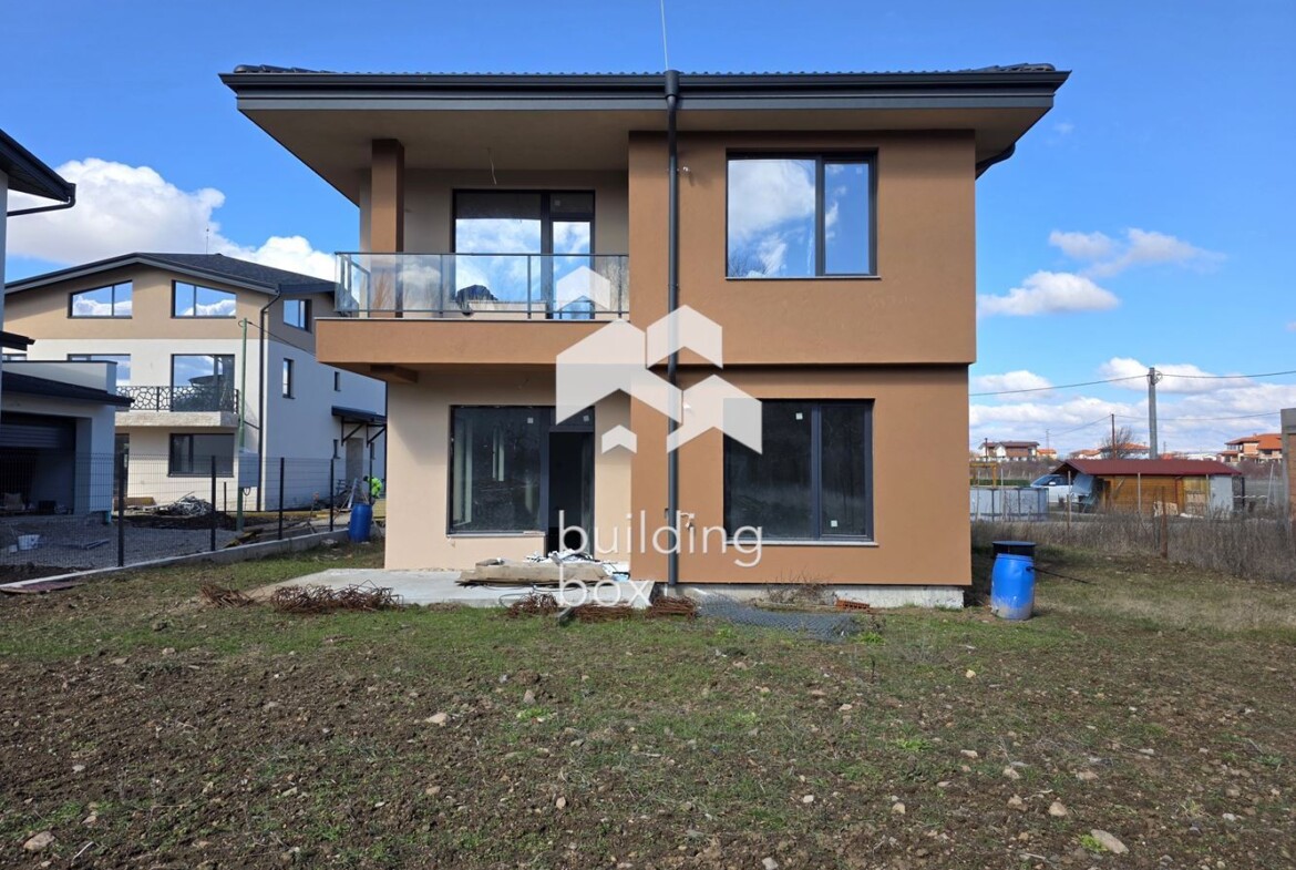 Качество! Простор с двор 600 кв.м.! Еднофамилна къща с Акт 16! - 0