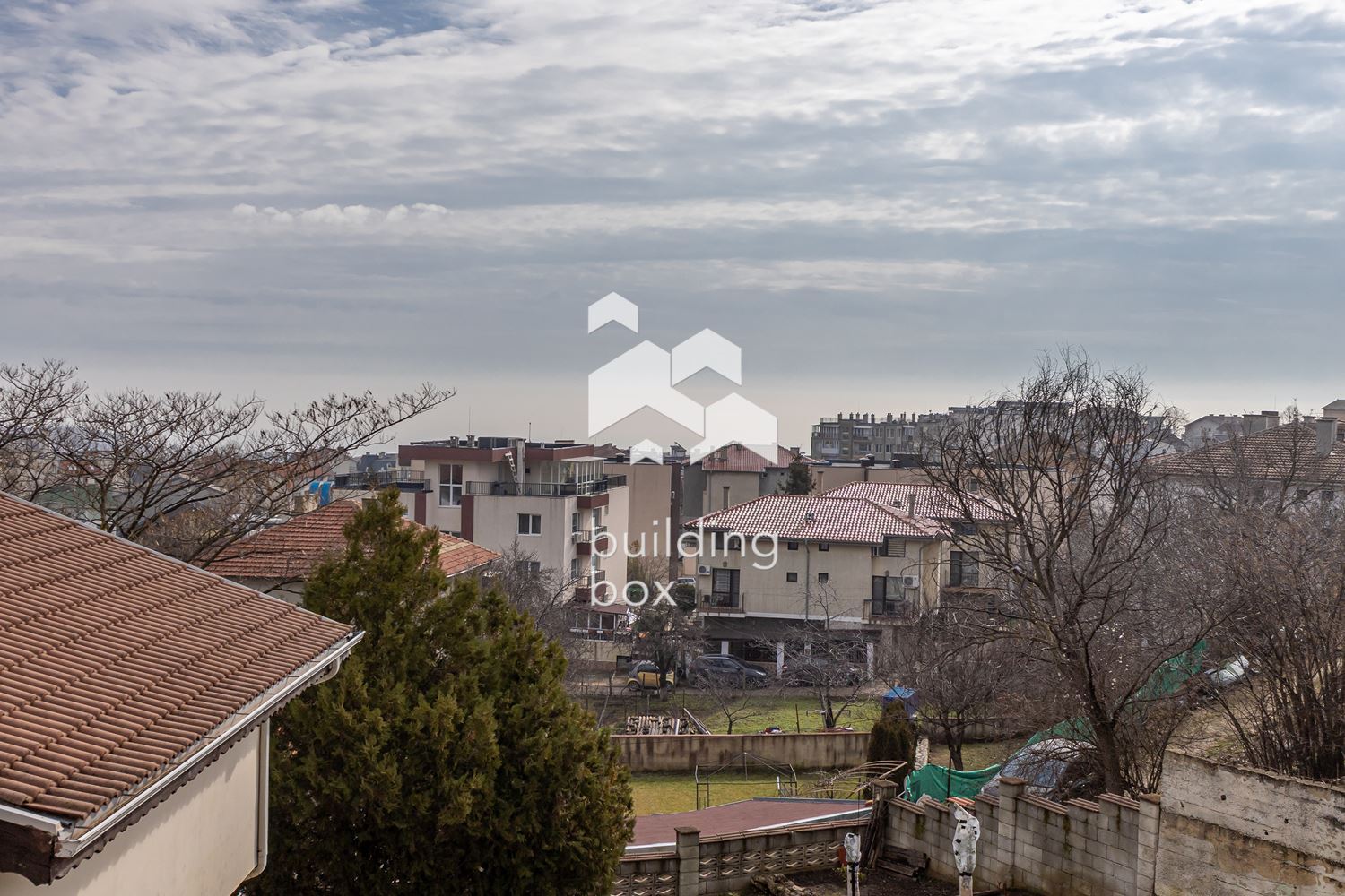 Тристаен апартамент с паркомясто - 0