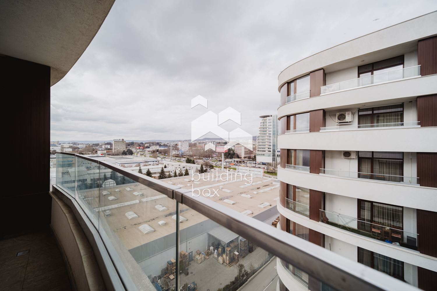 Тристаен обзаведен СИТИ ПАРК ЮГ - 0