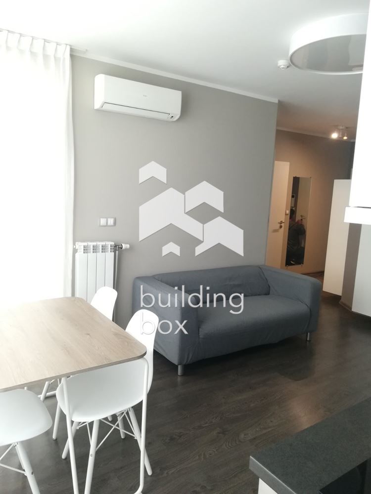 Тристаен, обзаведен апартамент в Студентски град