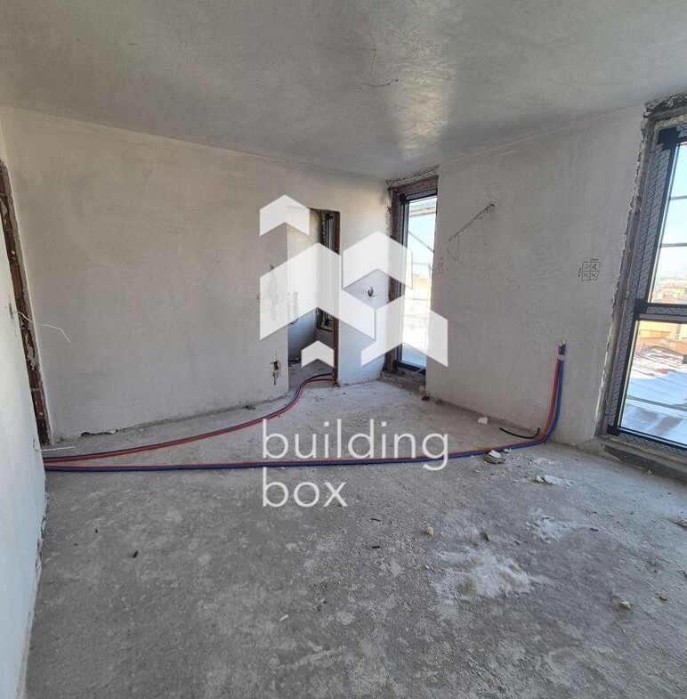 Тристаен апартамент в сграда "Casa Madrid" - район Оборище - 0