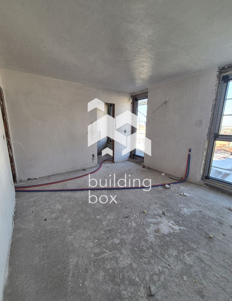 Тристаен апартамент в сграда "Casa Madrid" - район Оборище - 0