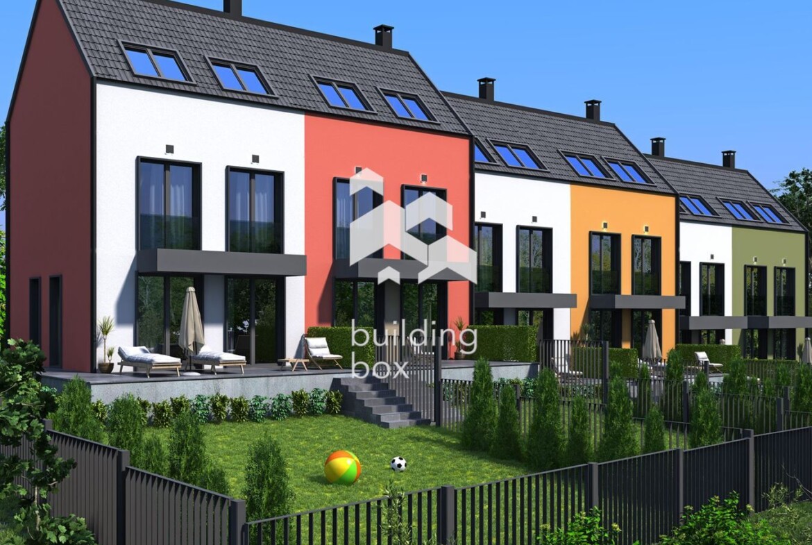 Триетажна къща в м-т Траката - 0