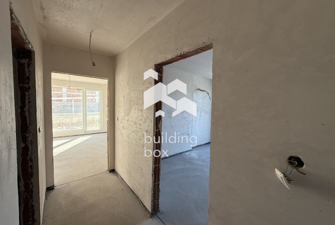 Тристаен апартамент с двор пред АКТ16 - кв. Остромила - 0