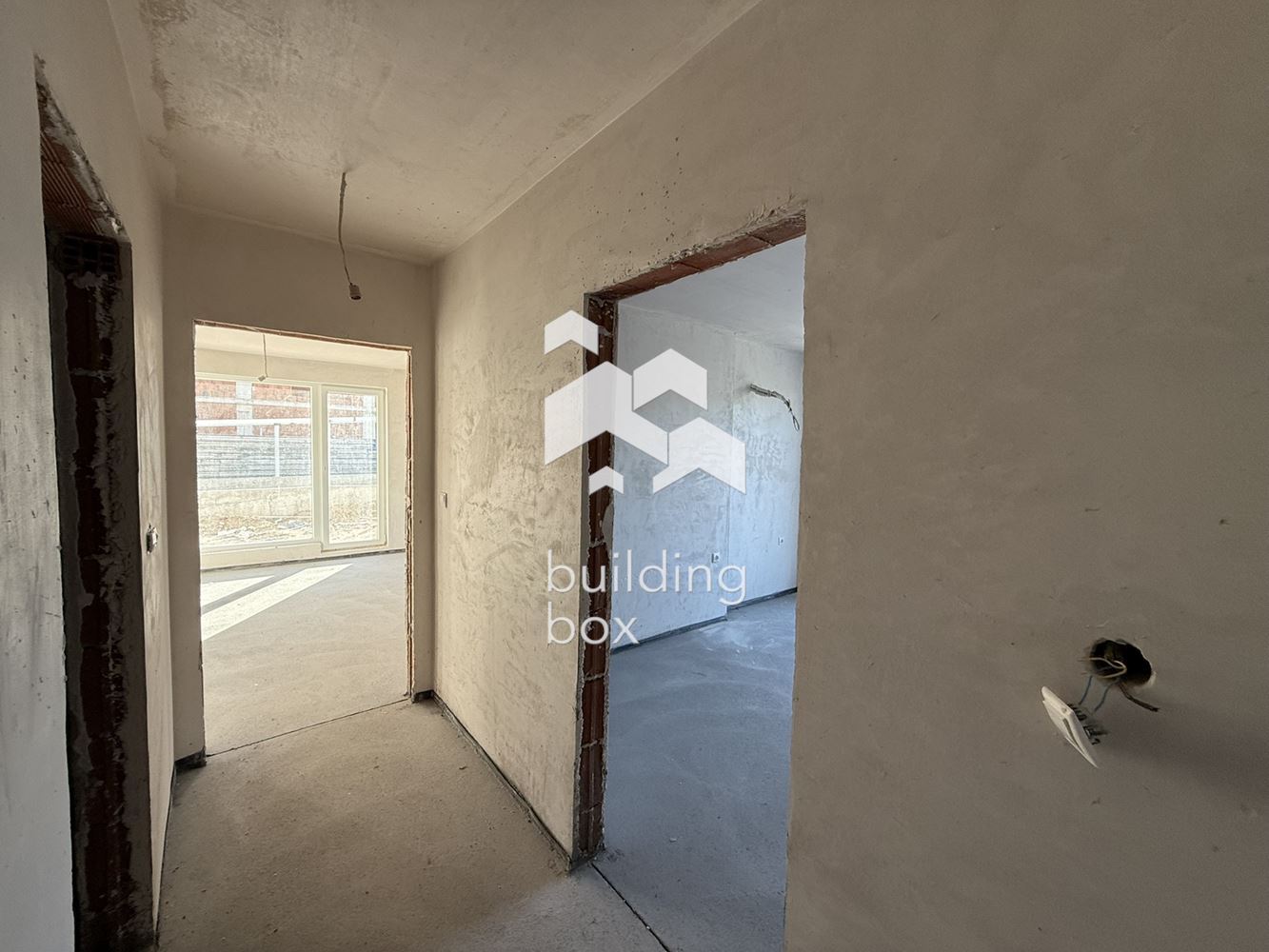 Тристаен апартамент с двор пред АКТ16 - кв. Остромила - 0