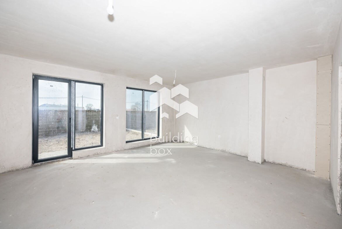 Редова къща с. Маноле - 0