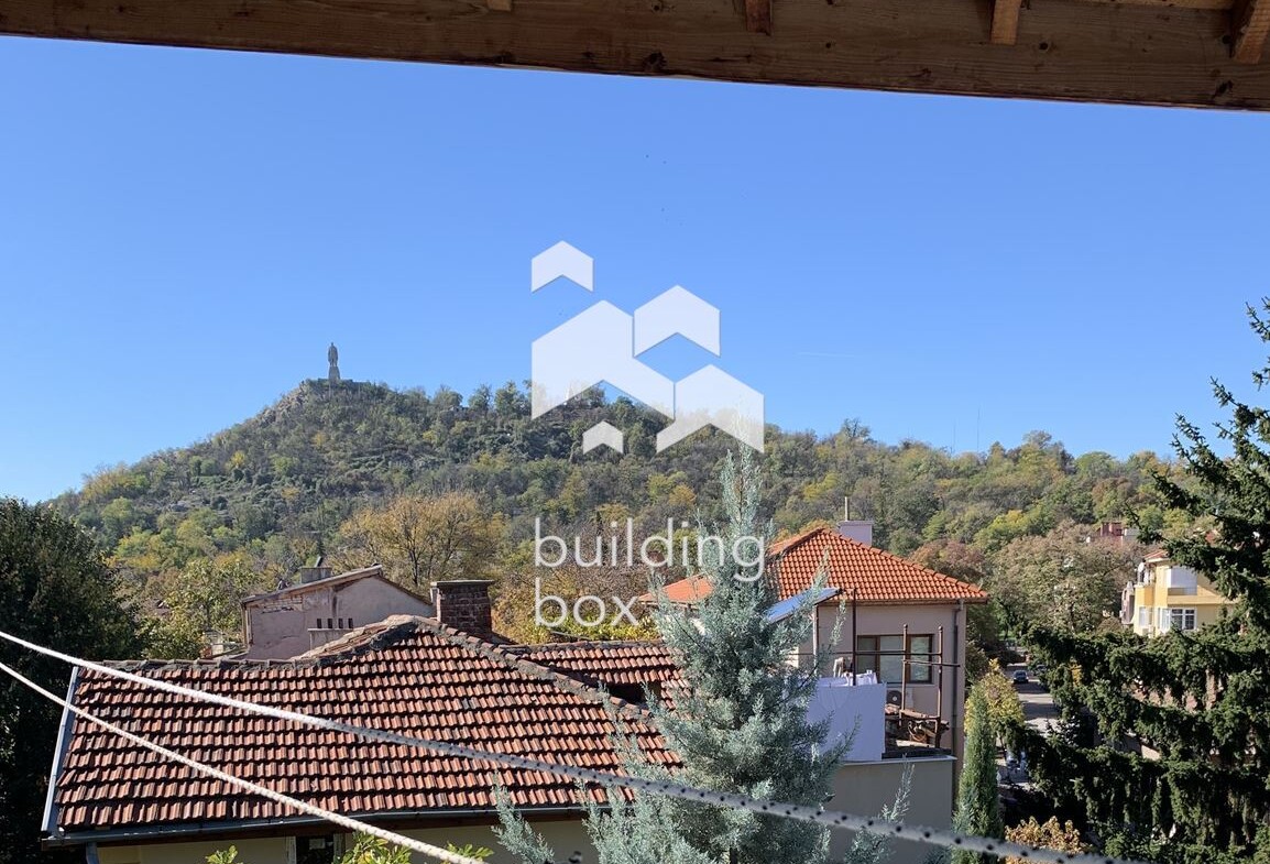 Къща с двор в сърцето на град Пловдив. - 0