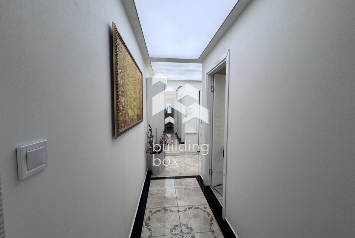 Тристаен луксозно обзаведен апартамент под наем - 0