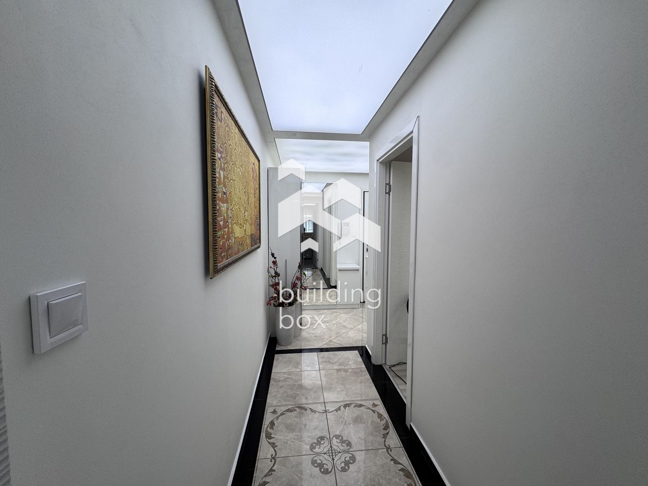 Тристаен луксозно обзаведен апартамент под наем - 0