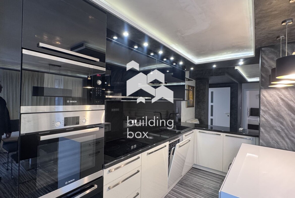 Тристаен луксозно обзаведен апартамент под наем - 0