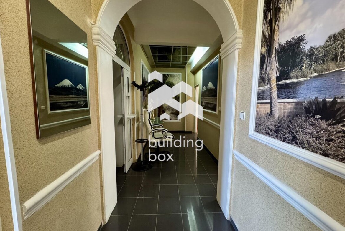 Легла под наем в ТОП център - 0