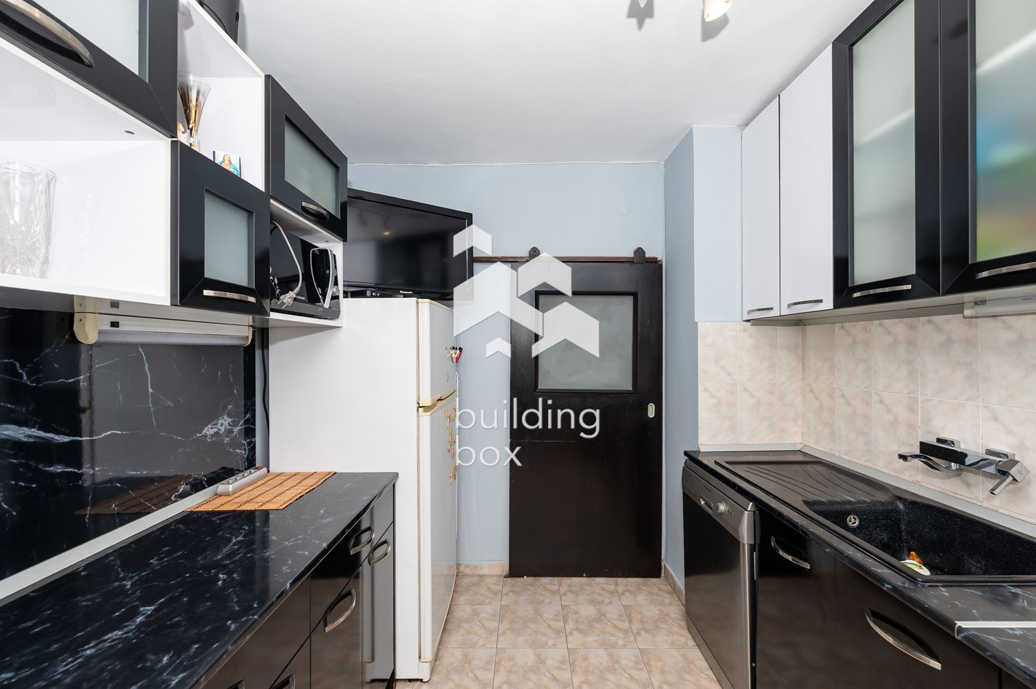 Апартамент с три отделни помещения срещу Съдебната палата - 0