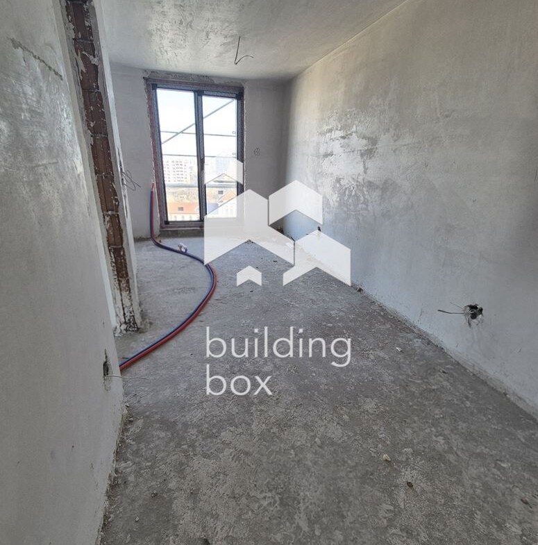 Тристаен апартамент в сграда "Casa Madrid" - район Оборище - 0