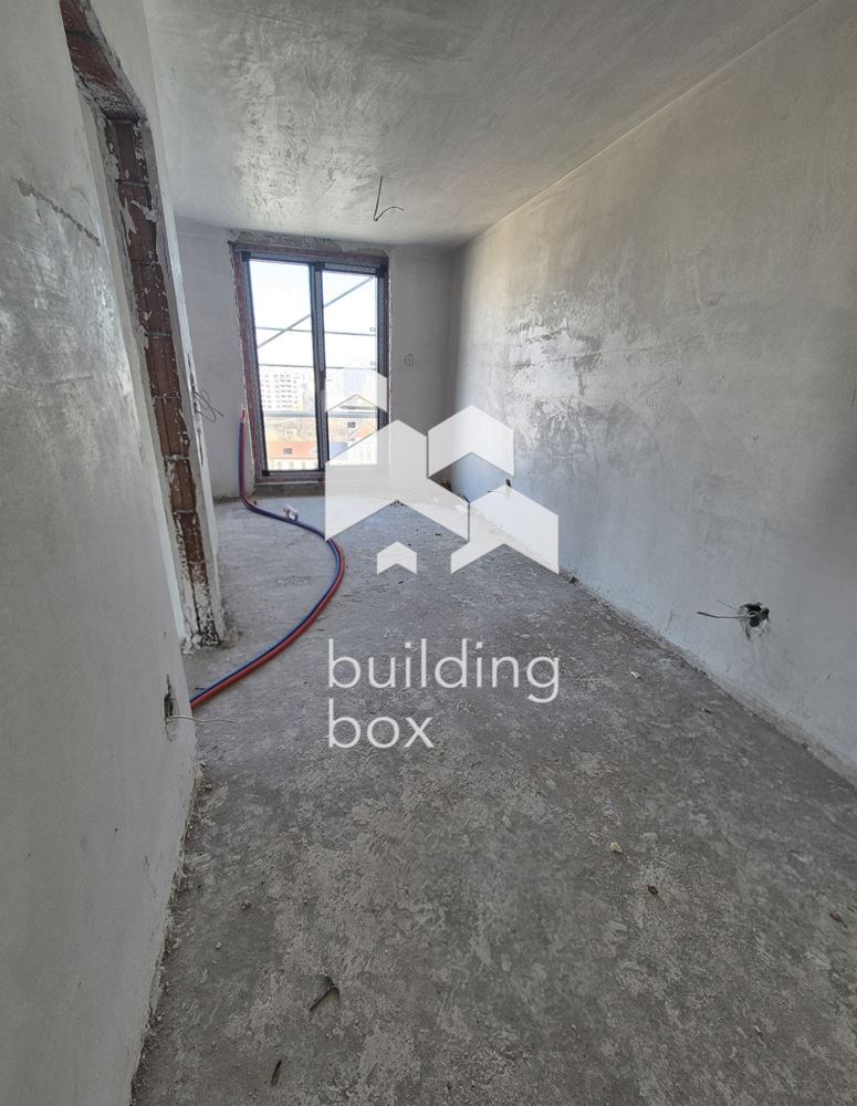 Тристаен апартамент в сграда "Casa Madrid" - район Оборище - 0