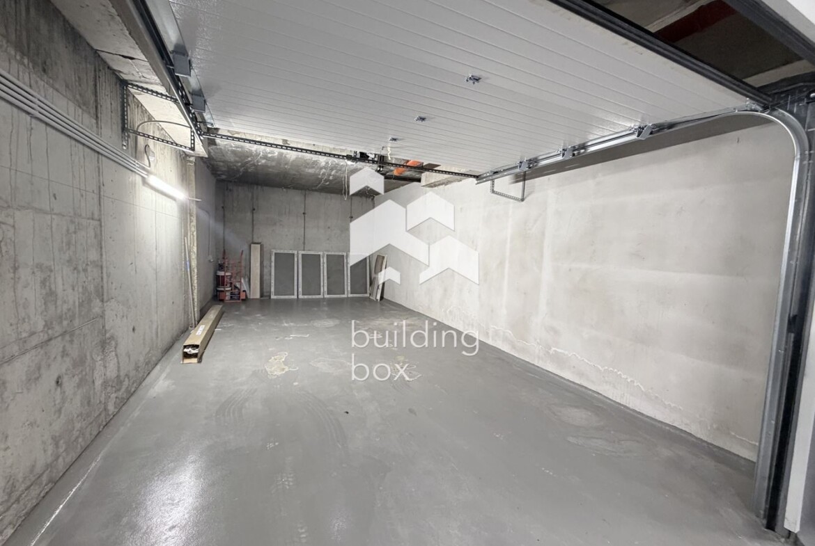 Тристаен луксозен апартамент под наем - к-с Роял Гардън - 0