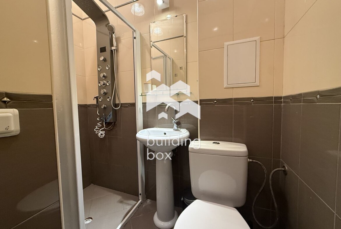 Двустаен, обзаведен апартамент в близост до Руски паметник - 0