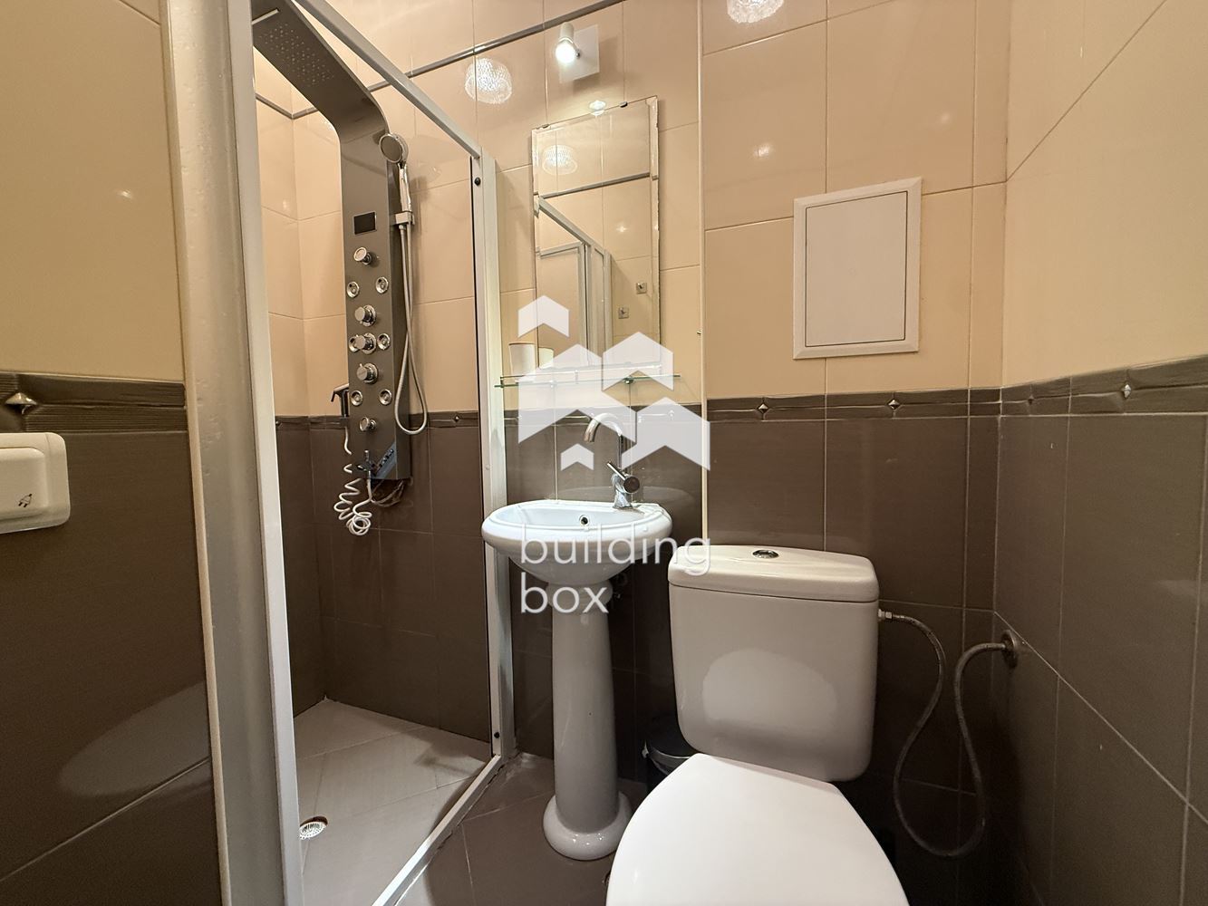 Двустаен, обзаведен апартамент в близост до Руски паметник - 0