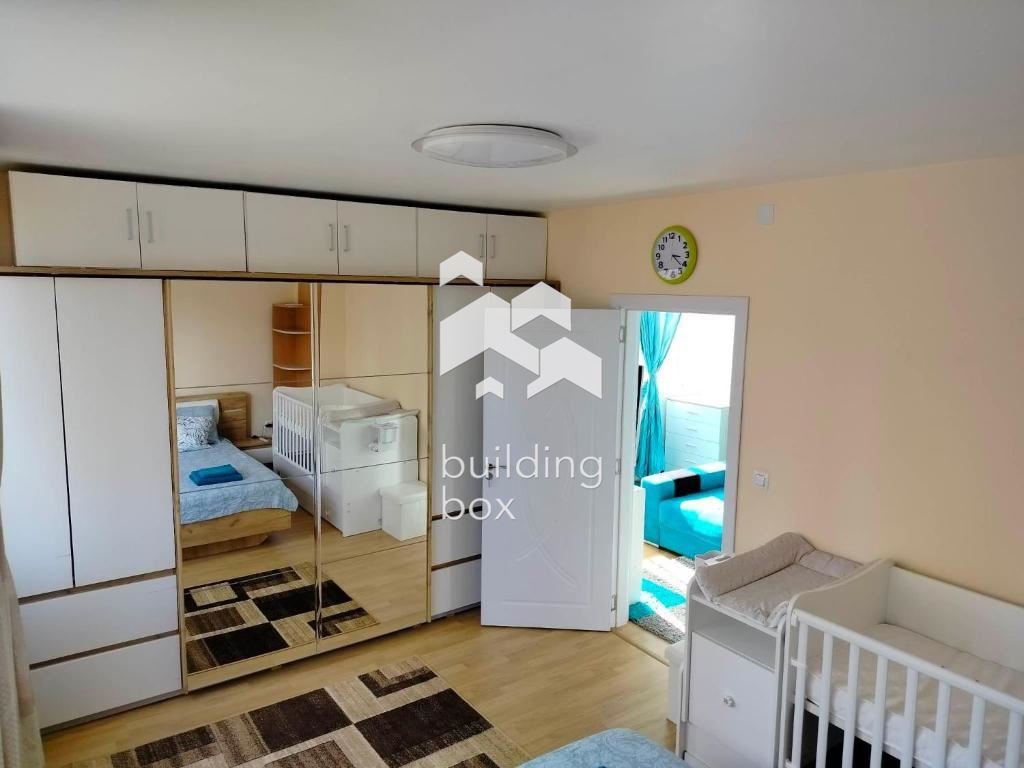 Свеж и уютен тристаен апартамент в кв. Изток - 0