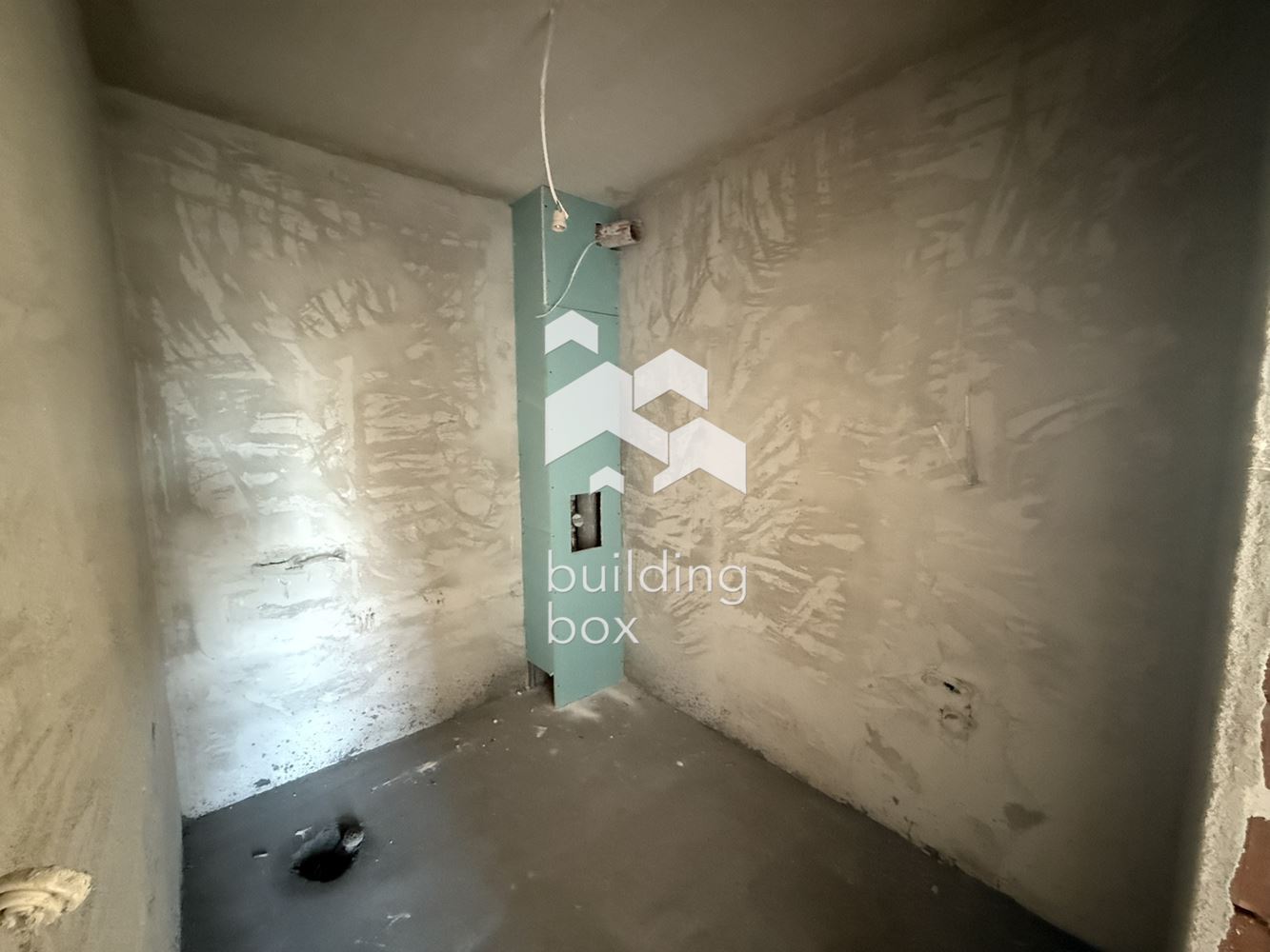 Тристаен апартамент с двор пред АКТ16 - кв. Остромила - 0