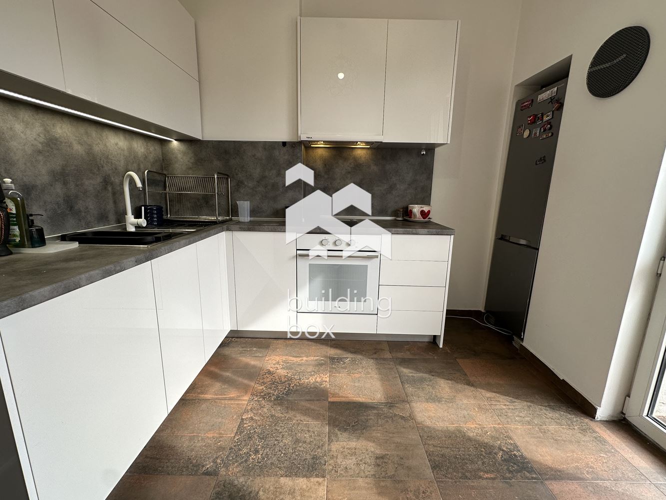 Двустаен апартамент в непосредствена близост до НДК - 0