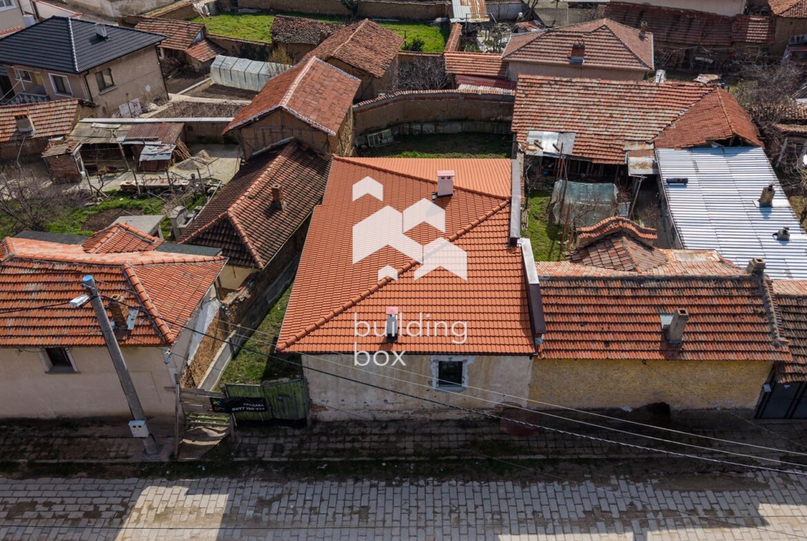 Еднофамилна къща в с. Старосел - 0