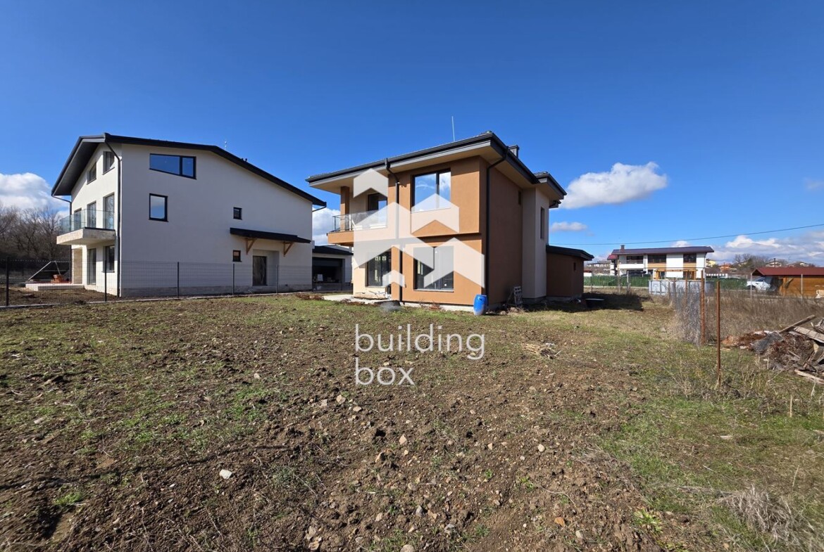 Качество! Простор с двор 600 кв.м.! Еднофамилна къща с Акт 16! - 0