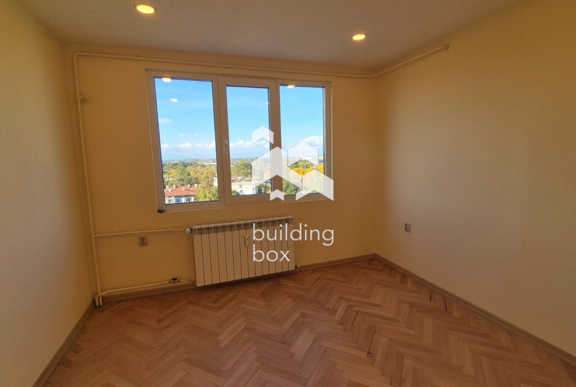 Тристаен апартамент срещу х.Санкт Петербург - 0