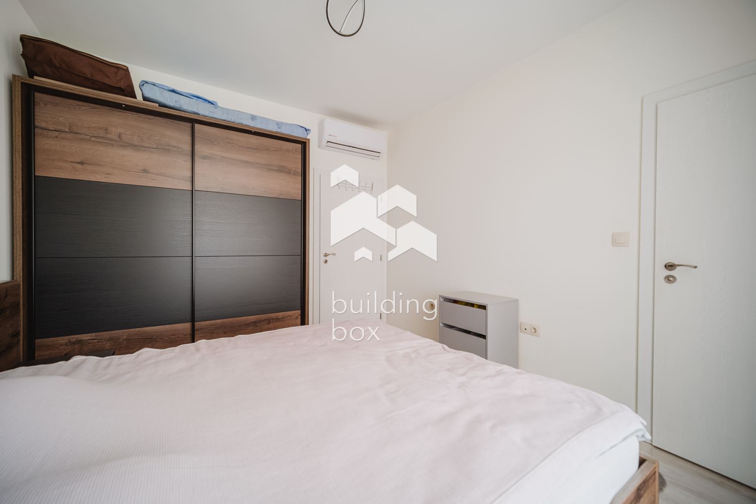 Тристаен обзаведен СИТИ ПАРК ЮГ - 0