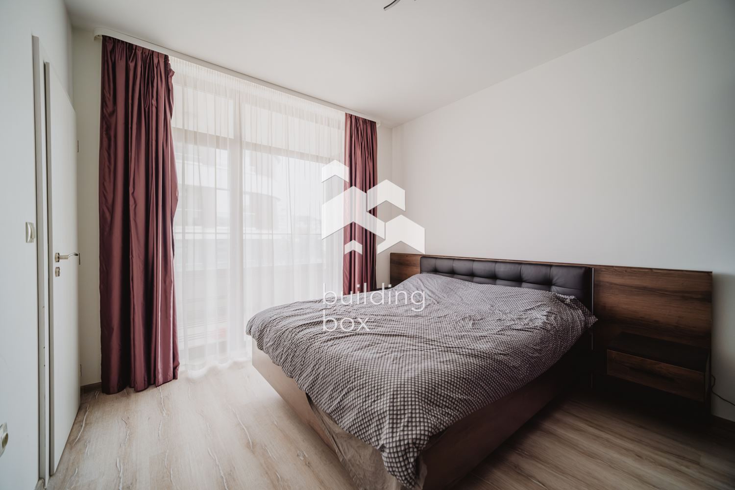 Тристаен обзаведен СИТИ ПАРК ЮГ - 0