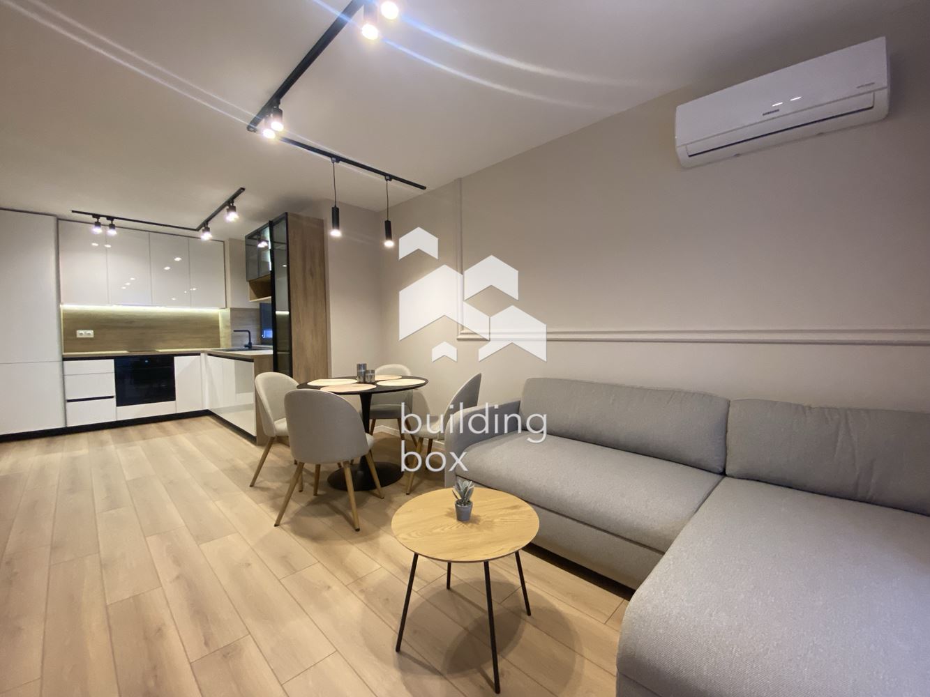 Двустаен апартамент в кв. Остромила