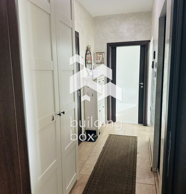 Светъл тристаен апартамент - 0