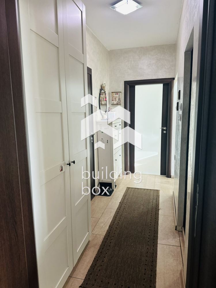 Светъл тристаен апартамент - 0