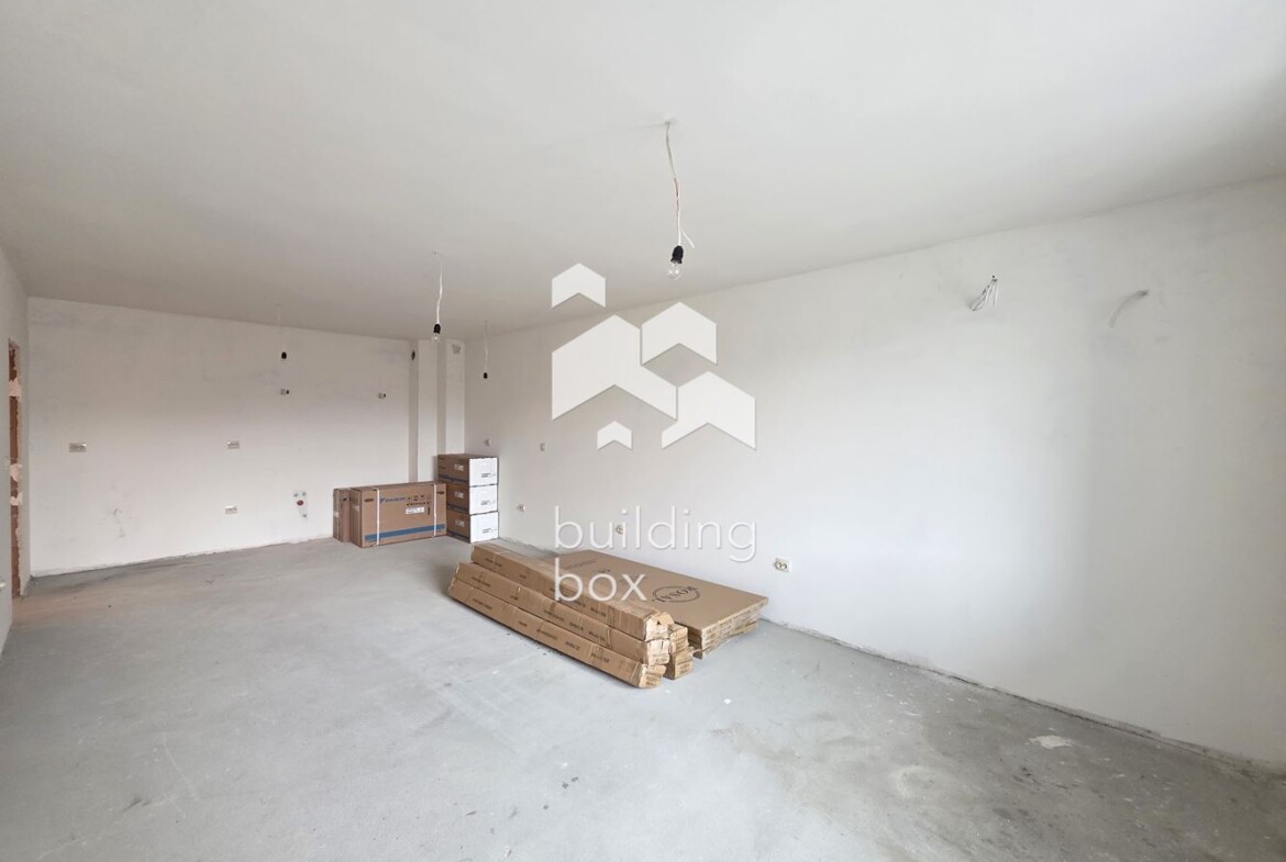 Тристаен апартамент - кв. Оборище - 0