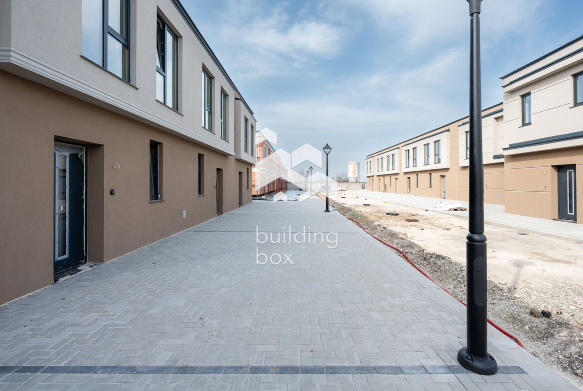 Редова къща с. Маноле - 0