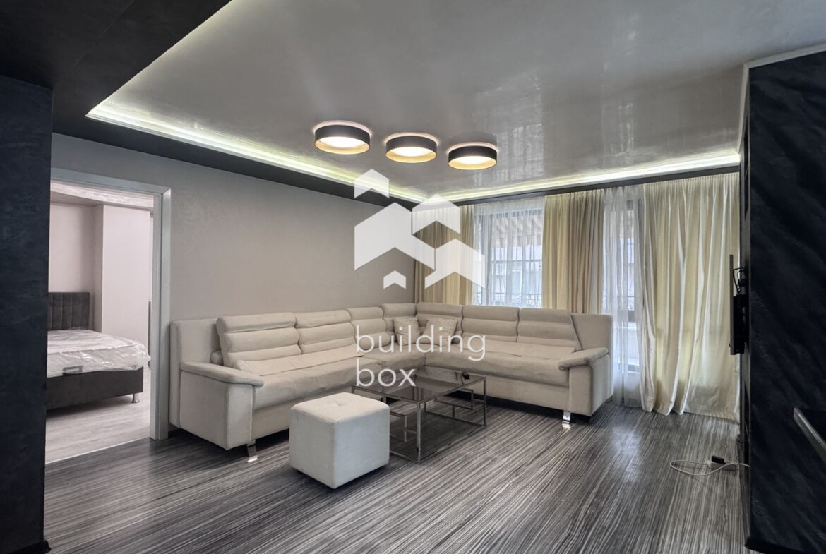 Тристаен луксозно обзаведен апартамент под наем - 0