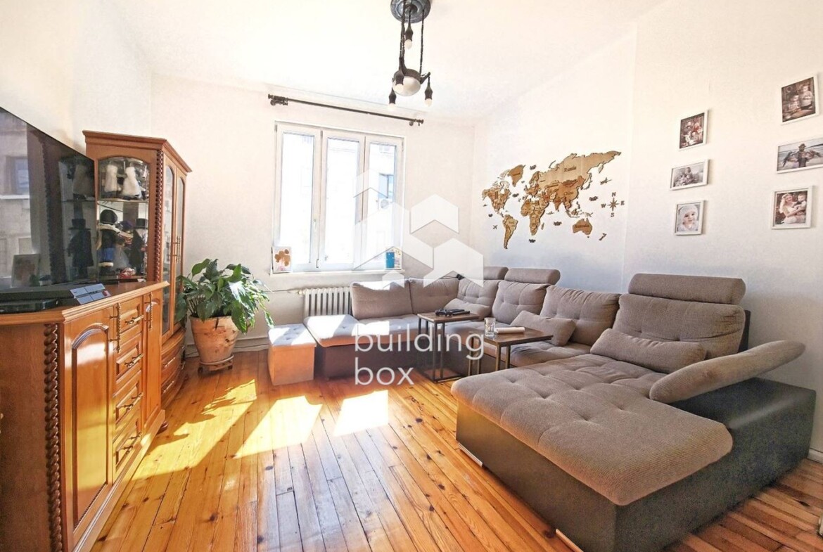 Тристаен апартамент на ул. "Любен Каравелов" - 0