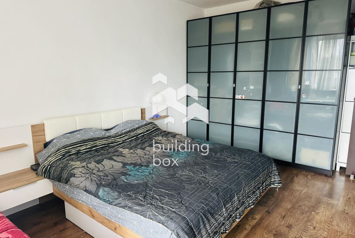 Светъл тристаен апартамент - 0